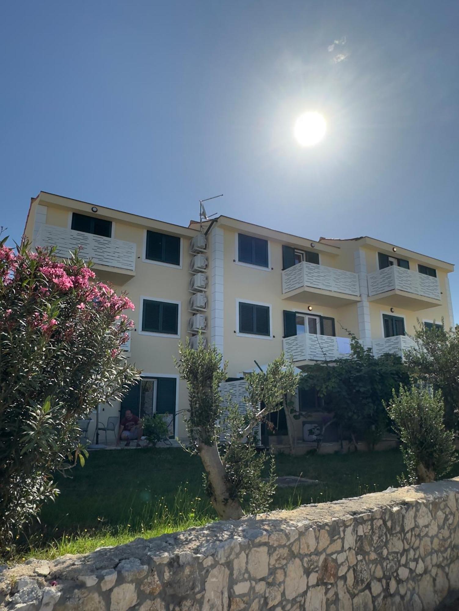 Apartmani Lovren Novalja Dış mekan fotoğraf